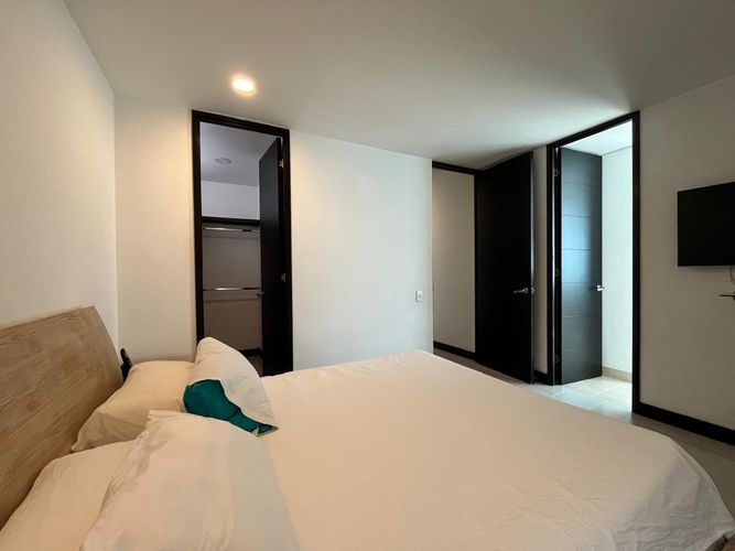 Apartamento de 2 alcobas en venta en El Poblado, Medellín, 74 m² · foto 11 de 13