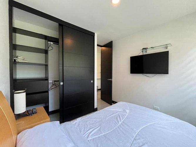 Apartamento de 2 alcobas en venta en El Poblado, Medellín, 74 m² · foto 10 de 13