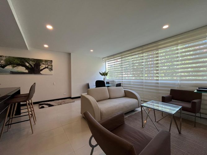 Apartamento de 2 alcobas en venta en El Poblado, Medellín, 74 m² · foto 3 de 13