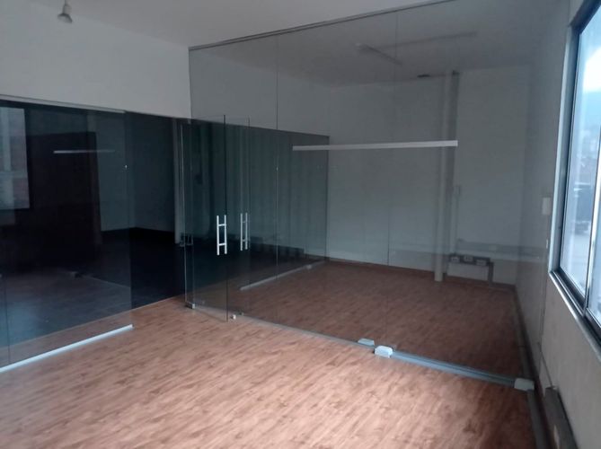 Bodega en arriendo en Santa Cruz, Envigado, 404 m² · foto 16 de 19