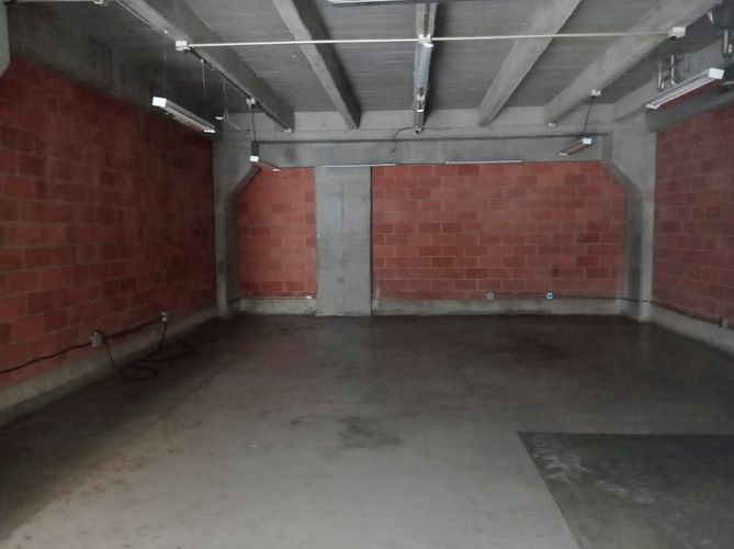 Bodega en arriendo en Santa Cruz, Envigado, 404 m² · foto 11 de 19