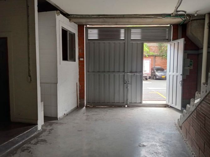 Bodega en arriendo en Santa Cruz, Envigado, 404 m² · foto 10 de 19