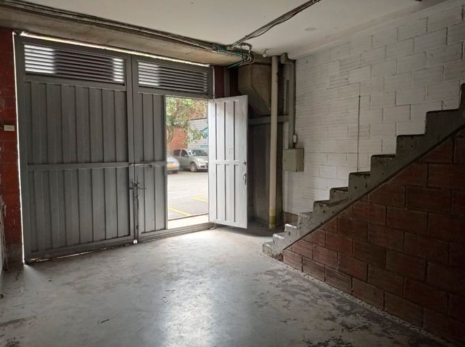 Bodega en arriendo en Santa Cruz, Envigado, 404 m² · foto 8 de 19