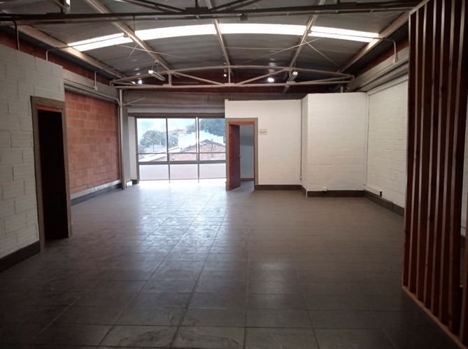 Bodega en arriendo en Santa Cruz, Envigado, 404 m² · foto 4 de 19