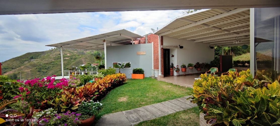 Casa de 5 alcobas en venta en La Luisa, Cali, 330 m² · foto 2 de 24