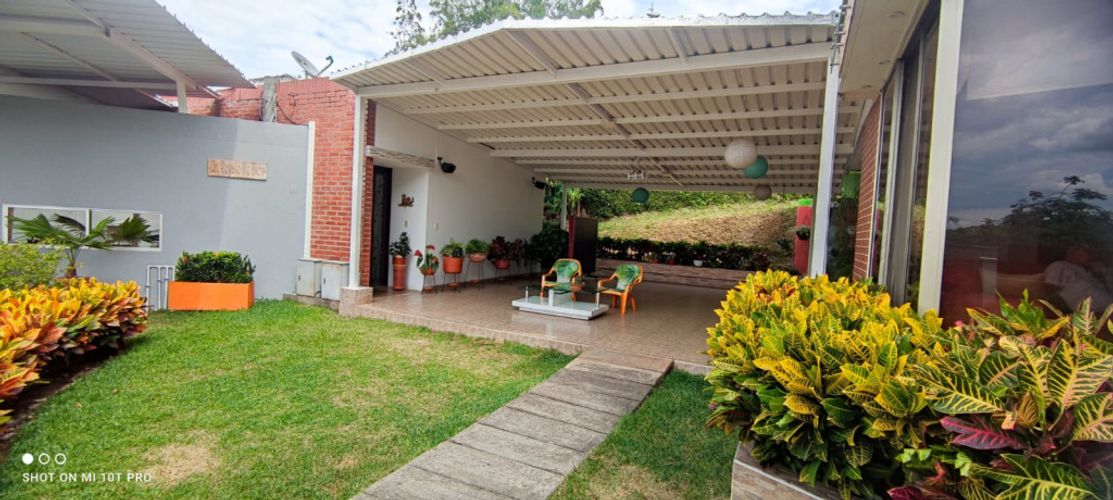 Casa de 5 alcobas en venta en La Luisa, Cali, 330 m² · foto 3 de 24