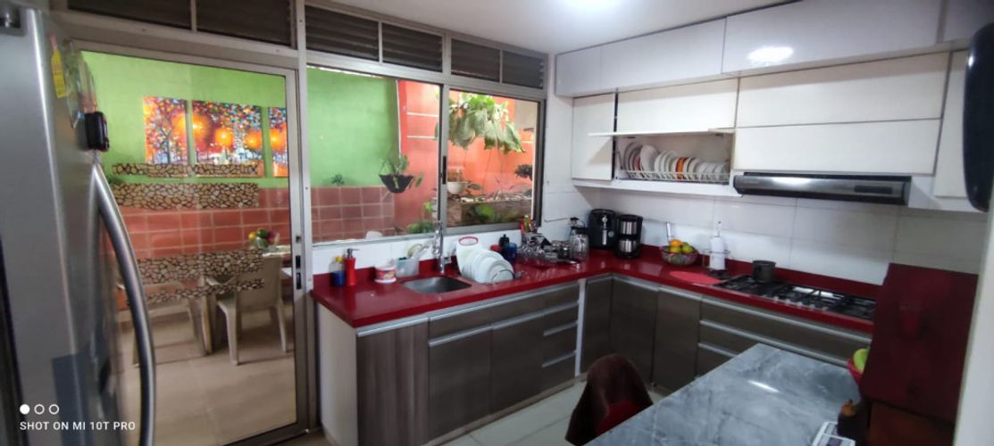 Casa de 5 alcobas en venta en La Luisa, Cali, 330 m² · foto 9 de 24