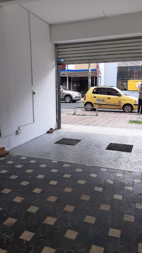 Edificio en venta en Granada, Cali, 900 m² · foto 2 de 10