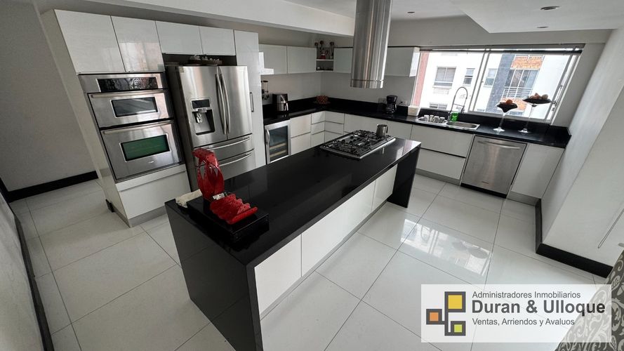 Apartamento de 3 alcobas en venta en Sotomayor, Bucaramanga, 348 m² · foto 3 de 24