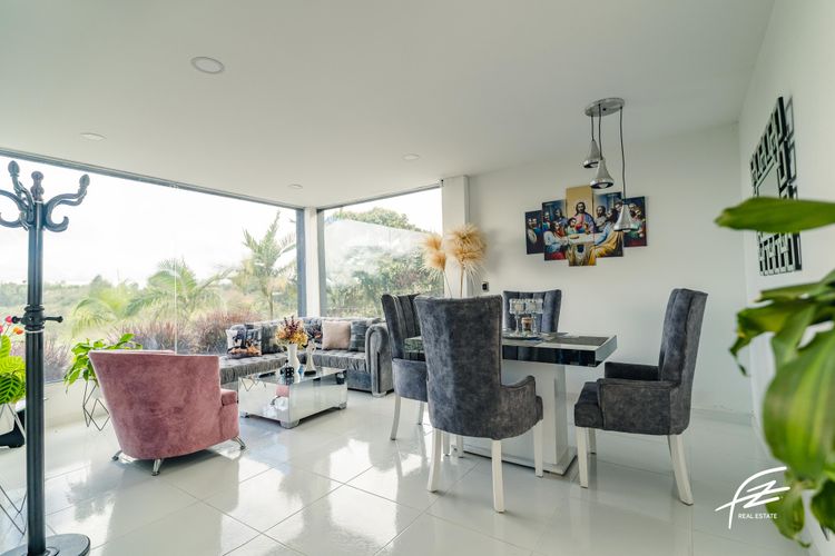 Casa de 4 alcobas en venta en Guarne, 250 m² · foto 5 de 16