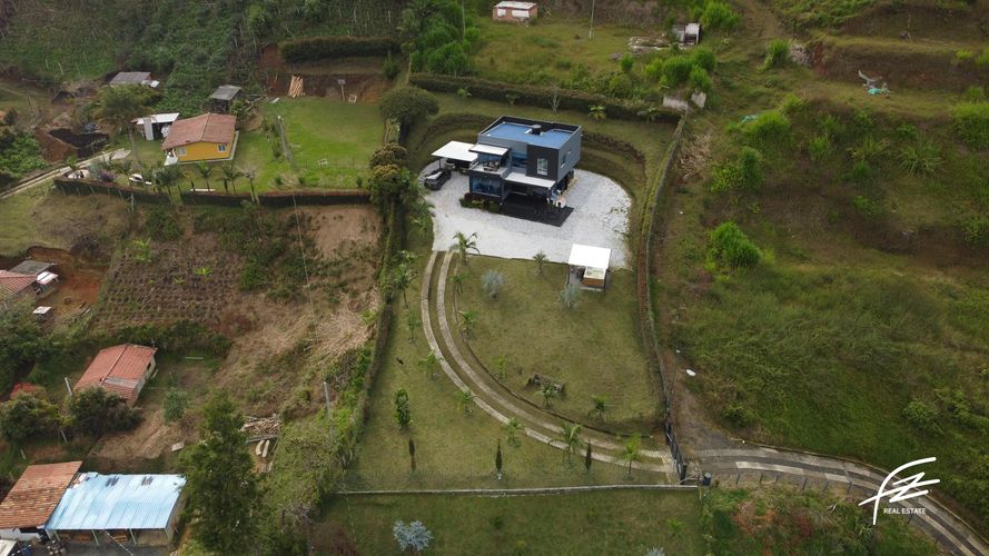Casa de 4 alcobas en venta en Guarne, 250 m² · foto 16 de 16