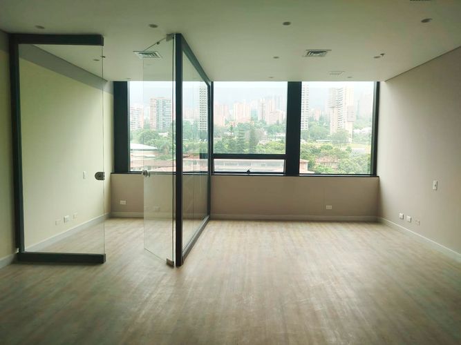 Local en arriendo en El Poblado, Medellín, 81 m² · foto 3 de 14
