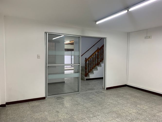 Oficina en arriendo en Patio Bonito, Medellín, 300 m² · foto 2 de 17