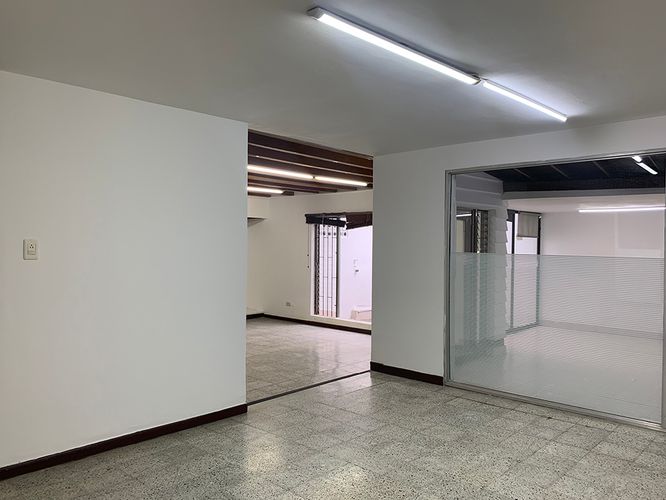 Oficina en arriendo en Patio Bonito, Medellín, 300 m² · foto 9 de 17
