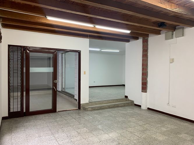 Oficina en arriendo en Patio Bonito, Medellín, 300 m² · foto 3 de 17
