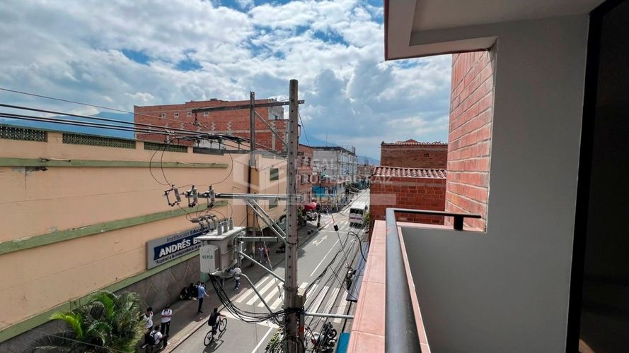 Bodega en arriendo en Buenos Aires, Bello, 390 m² · foto 8 de 10