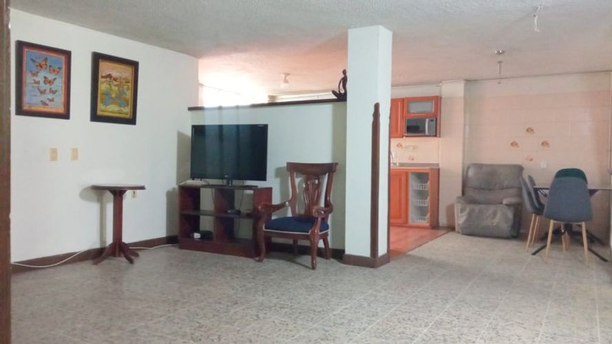 Casa de 7 alcobas en arriendo en Centro, Piedecuesta, 450 m² · foto 11 de 18