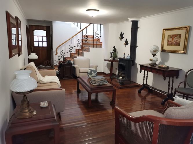 Casa de 3 alcobas en venta en Loma Del Escobero, Envigado, 235 m² · foto 2 de 24