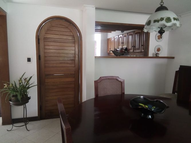 Casa de 3 alcobas en venta en Loma Del Escobero, Envigado, 235 m² · foto 18 de 24