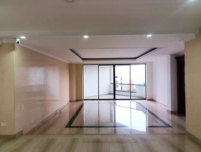 Apartamento de 4 alcobas en arriendo en El Poblado, Medellín, 365 m² · foto 3 de 20