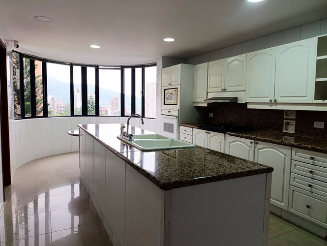 Apartamento de 4 alcobas en arriendo en El Poblado, Medellín, 365 m² · foto 7 de 20