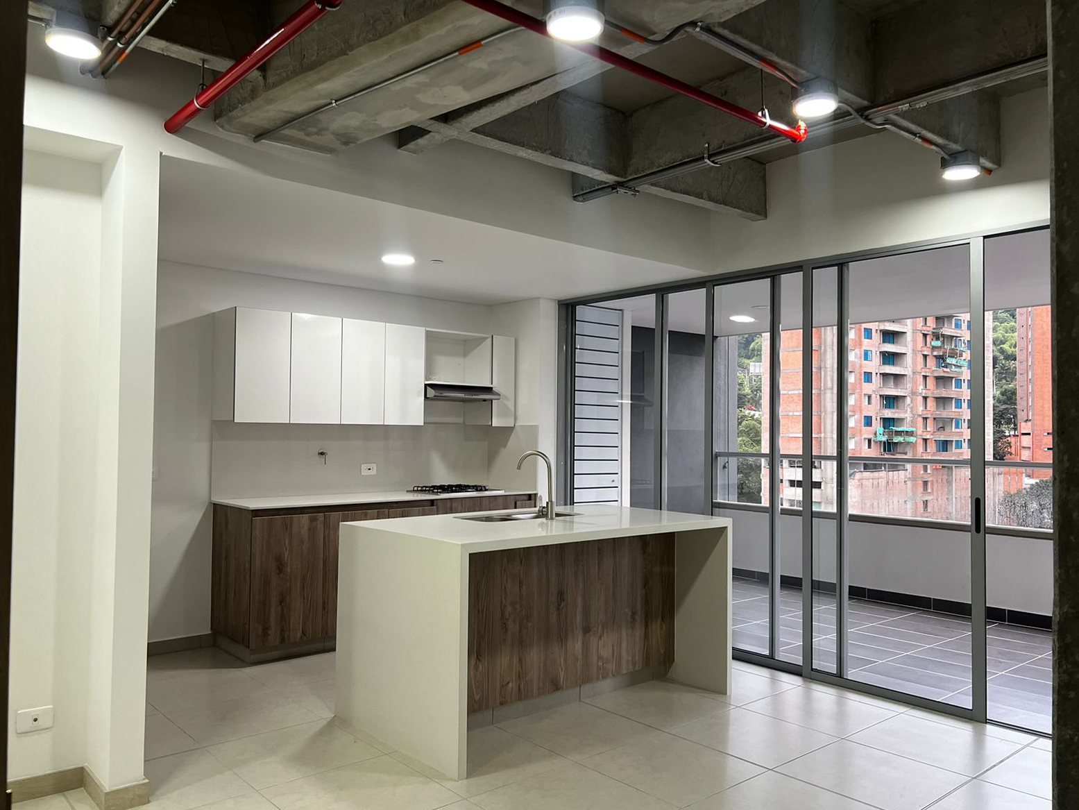 Apartamento en arriendo en Cumbres, Envigado · foto 2 de 15