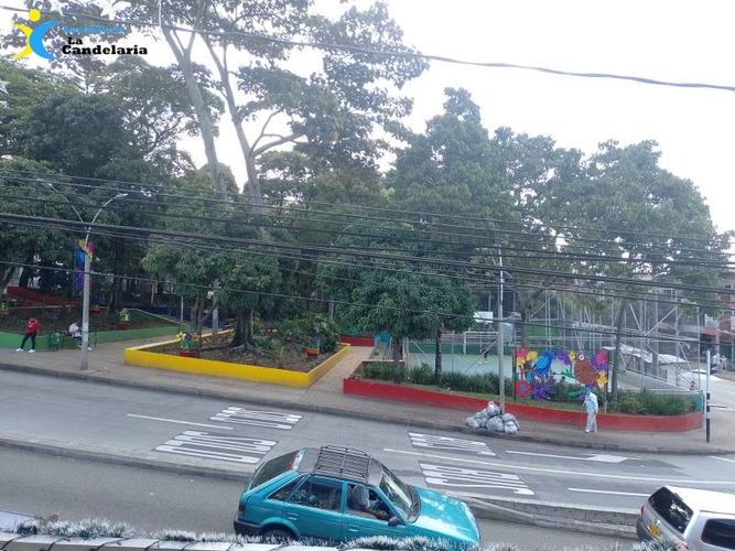 Casa de 3 alcobas en venta en Berlin, Medellín, 256 m² · foto 2 de 16