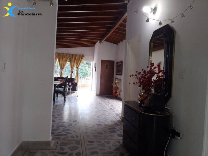 Casa de 3 alcobas en venta en Berlin, Medellín, 256 m² · foto 5 de 16