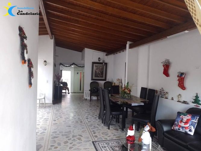 Casa de 3 alcobas en venta en Berlin, Medellín, 256 m² · foto 14 de 16