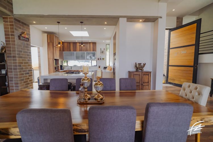 Casa de 4 alcobas en venta en Pantanillo, Envigado, 450 m² · foto 2 de 23