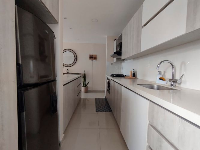 Apartamento de 3 alcobas en arriendo en El Poblado, Medellín, 88 m² · foto 7 de 17