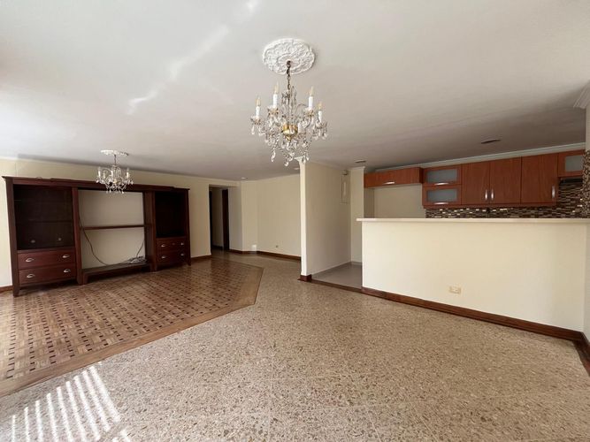 Apartamento de 3 alcobas en arriendo en El Poblado, Medellín, 155 m² · foto 3 de 20
