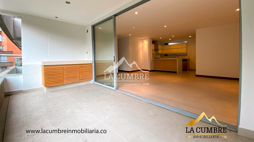 Apartamento de 2 alcobas en arriendo en Los Balsos, Medellín, 113 m² · foto 3 de 12