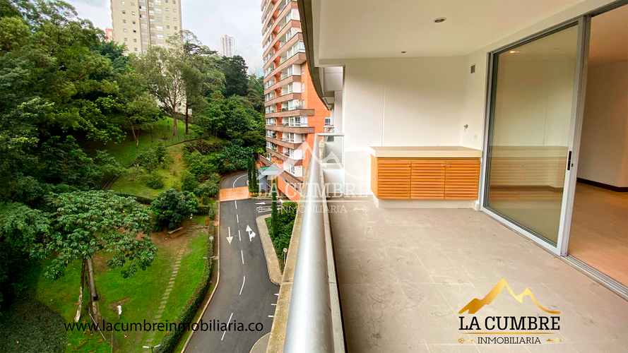 Apartamento de 2 alcobas en arriendo en Los Balsos, Medellín, 113 m² · foto 4 de 12