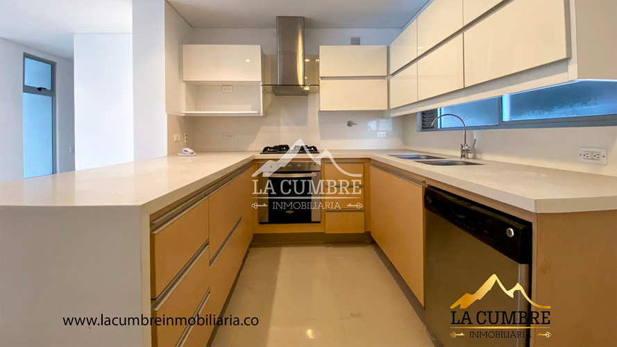Apartamento de 2 alcobas en arriendo en Los Balsos, Medellín, 113 m² · foto 5 de 12