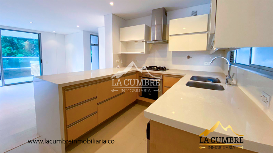 Apartamento de 2 alcobas en arriendo en Los Balsos, Medellín, 113 m² · foto 6 de 12