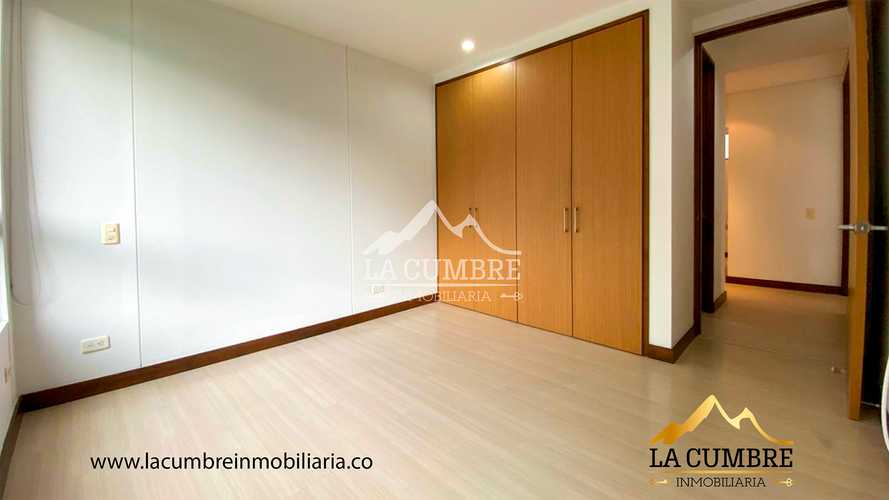 Apartamento de 2 alcobas en arriendo en Los Balsos, Medellín, 113 m² · foto 8 de 12