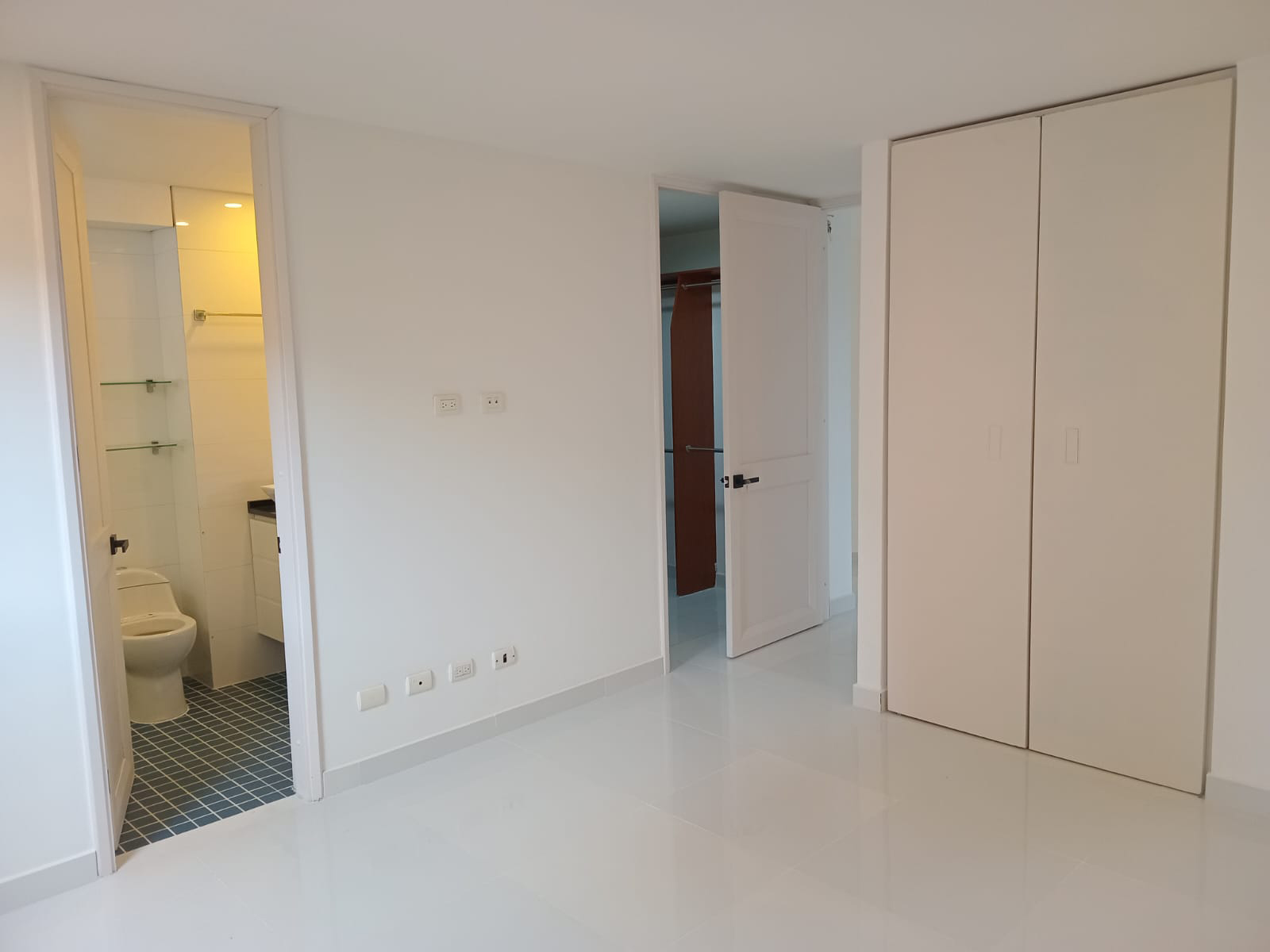 Apartamento en arriendo en El Tesoro, Medellín · foto 2 de 19
