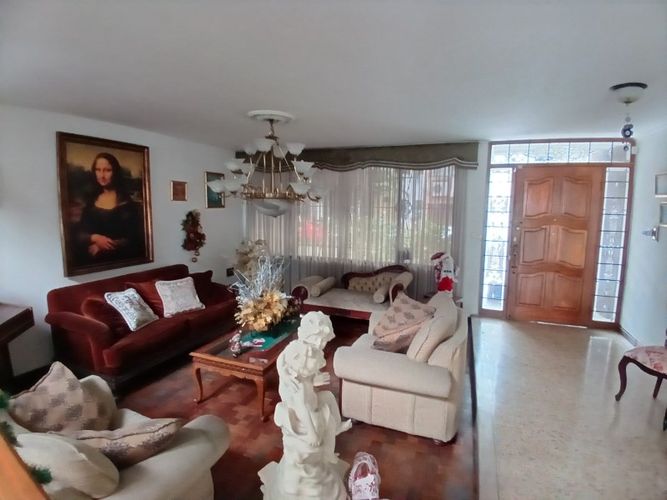 Casa en arriendo en Conquistadores, Medellín, 350 m² · foto 2 de 24
