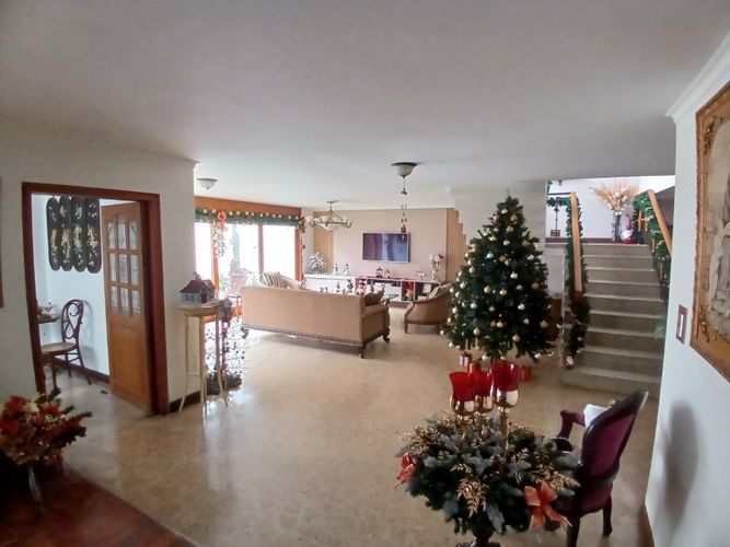 Casa en arriendo en Conquistadores, Medellín, 350 m² · foto 5 de 24