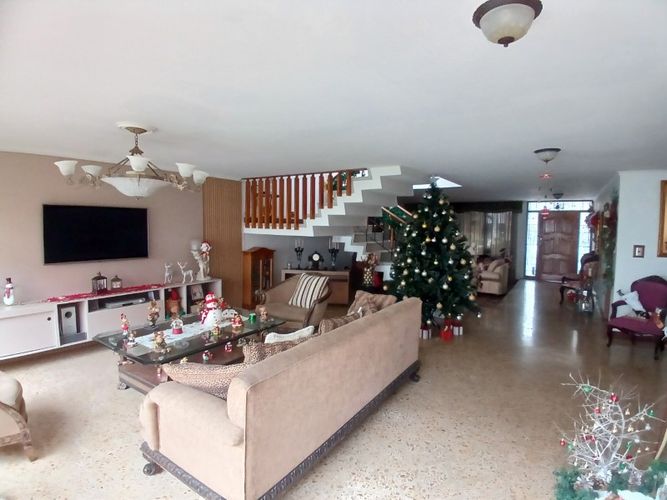 Casa en arriendo en Conquistadores, Medellín, 350 m² · foto 13 de 24