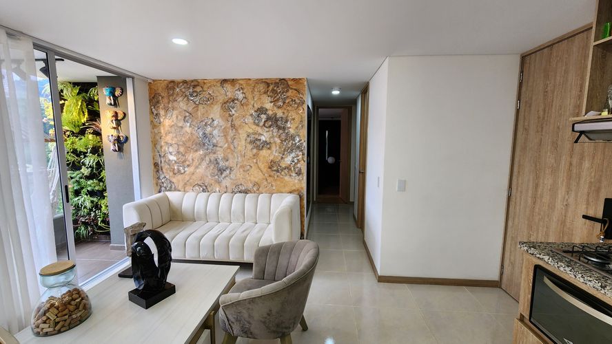 Apartamento de 2 alcobas en venta en Tres Esquinas, Sabaneta, 73 m² · foto 2 de 10