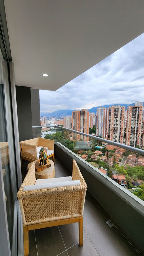 Apartamento de 2 alcobas en venta en Tres Esquinas, Sabaneta, 73 m² · foto 3 de 10