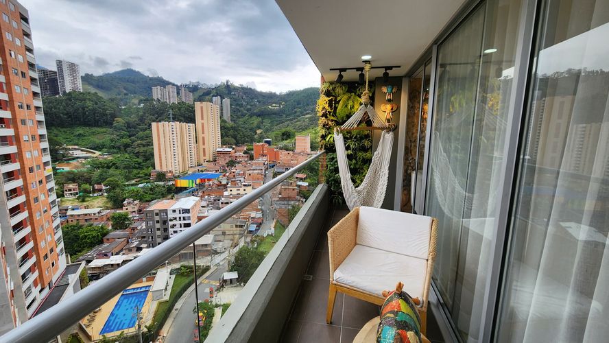 Apartamento de 2 alcobas en venta en Tres Esquinas, Sabaneta, 73 m² · foto 4 de 10