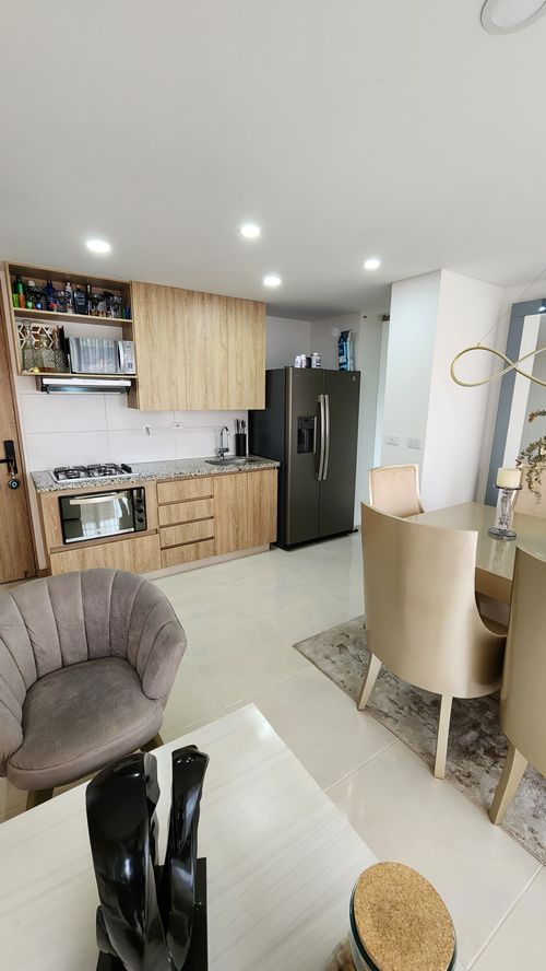 Apartamento de 2 alcobas en venta en Tres Esquinas, Sabaneta, 73 m² · foto 5 de 10