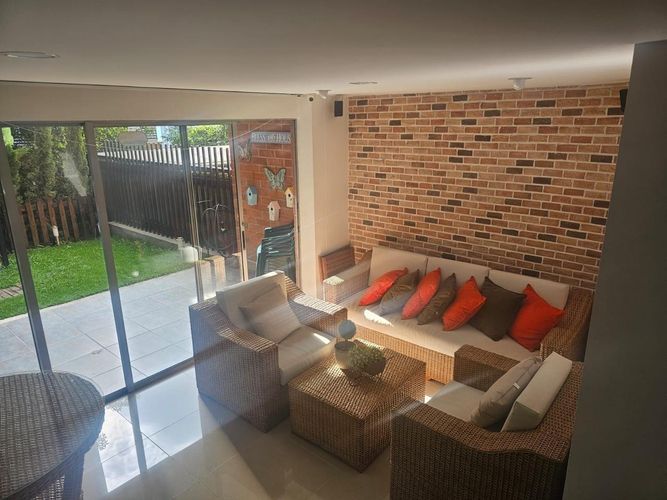 Casa de 3 alcobas en venta en Loma Del Esmeraldal, Envigado, 173 m² · foto 3 de 11