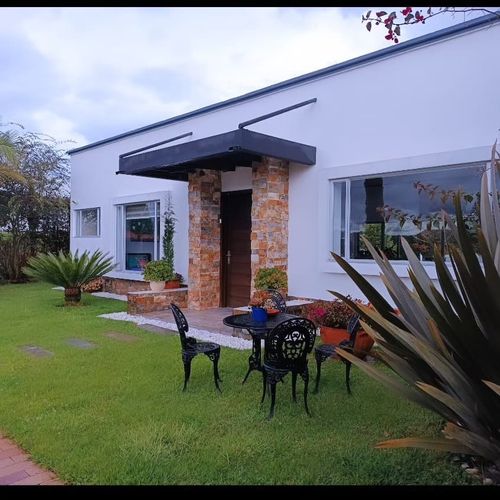 Casa de 3 alcobas en venta en El Retiro, 300 m² · foto 2 de 10