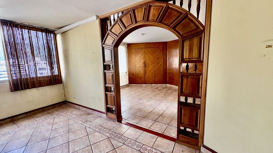 Apartamento de 3 alcobas en venta en Versalles, Cali, 237 m² · foto 2 de 9