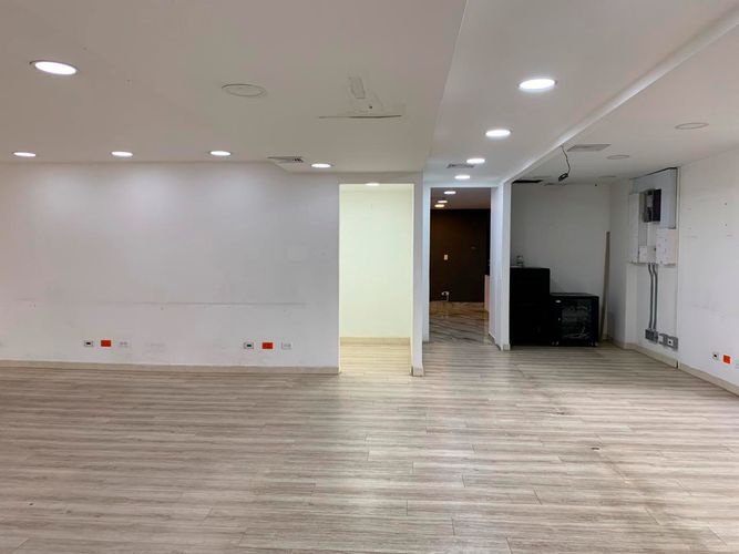 Oficina en arriendo en Santa Maria De Los Angeles, Medellín, 480 m² · foto 2 de 12
