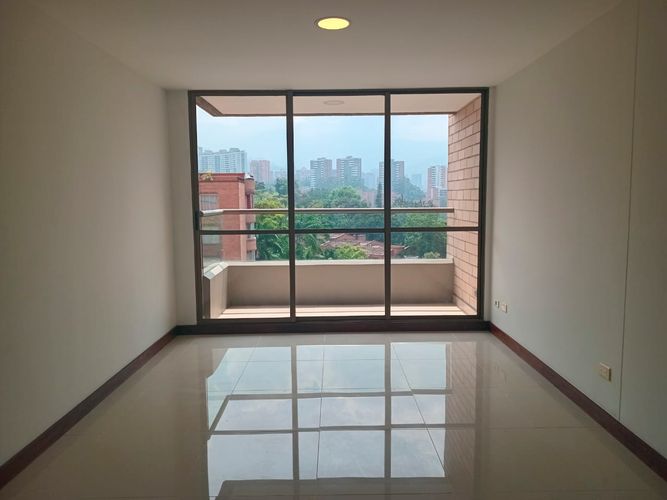 Apartamento de 3 alcobas en arriendo en El Poblado, Medellín, 120 m² · foto 2 de 20